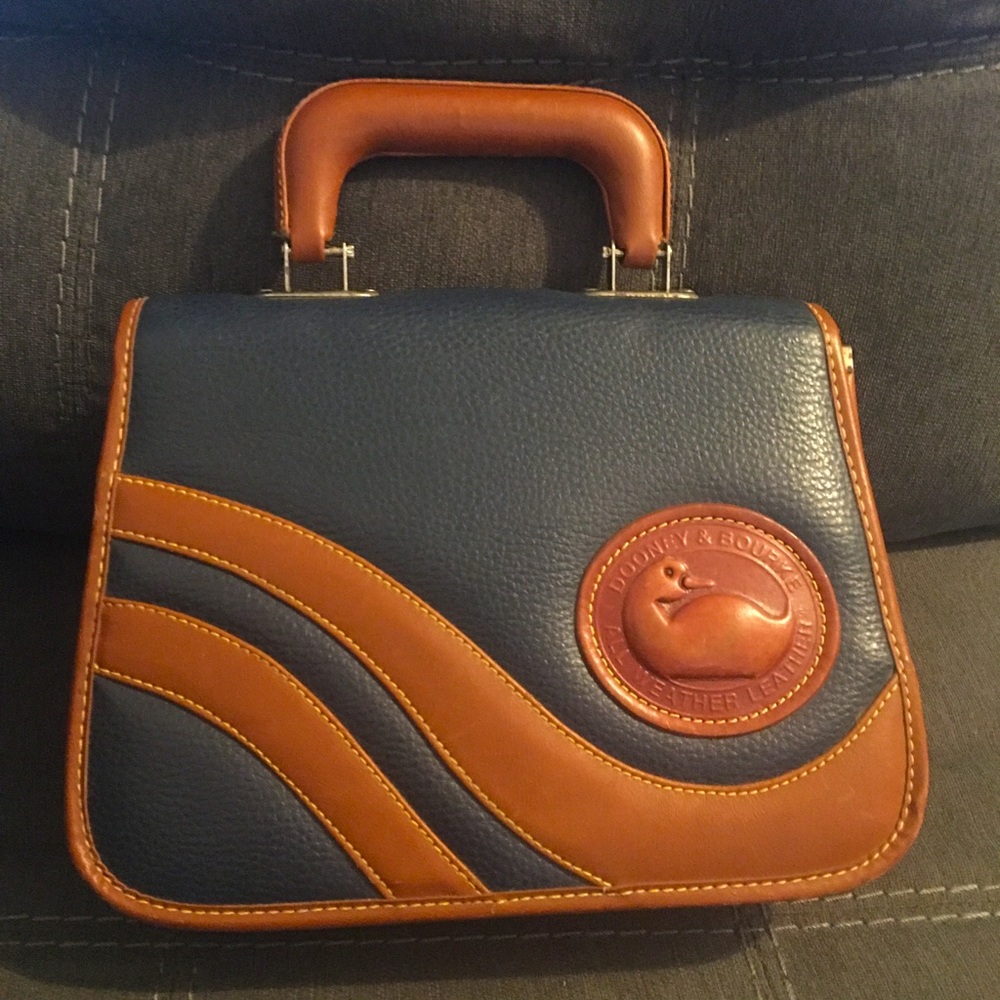 Dooney and Bourke Purse π and Wallet Not Authentic - Picture 1 of 9